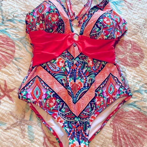 💖 Beautiful One Piece Swimsuit 💖 - Picture 5 of 7